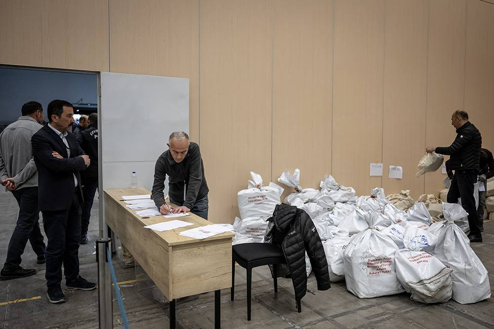 Yurt dışı temsilciliklerde kullanılan 1 milyon 817 bin oyun tasnifine başlandı - Resim: 27